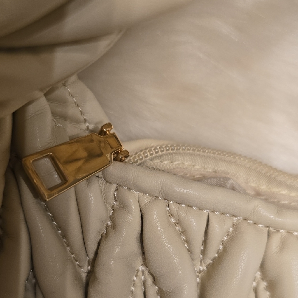 Shiraleah Cream Shoulder Bag with Quilted Texture - Picture 6 of 13
